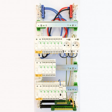 Tableau électrique refait aux normes, disjoncteurs et différentiels câblés proprement